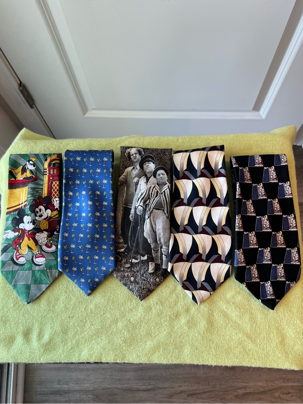 Novelty Silk Men's Tie - Assorted Patterns (Black, Blue, Green, Cream)